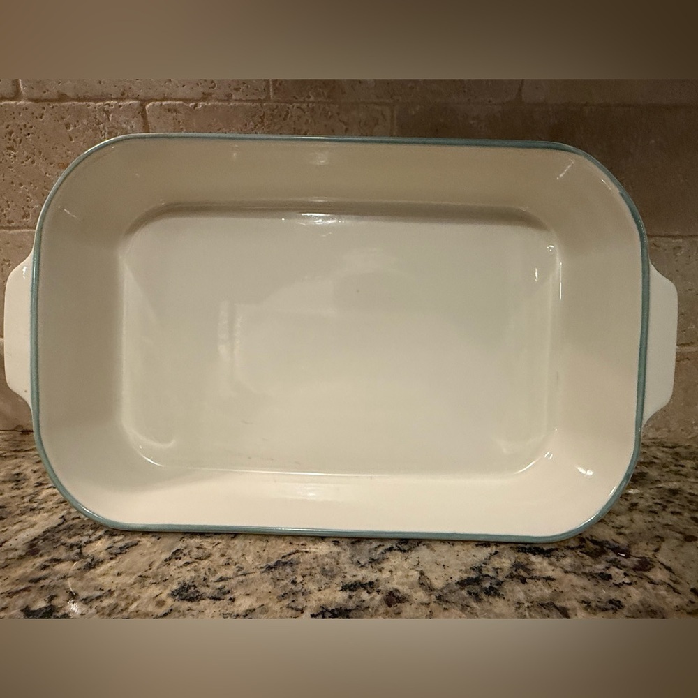 Pfaltzgraff 2 QT Rectangular Baker in the Juniper pattern with green trim.